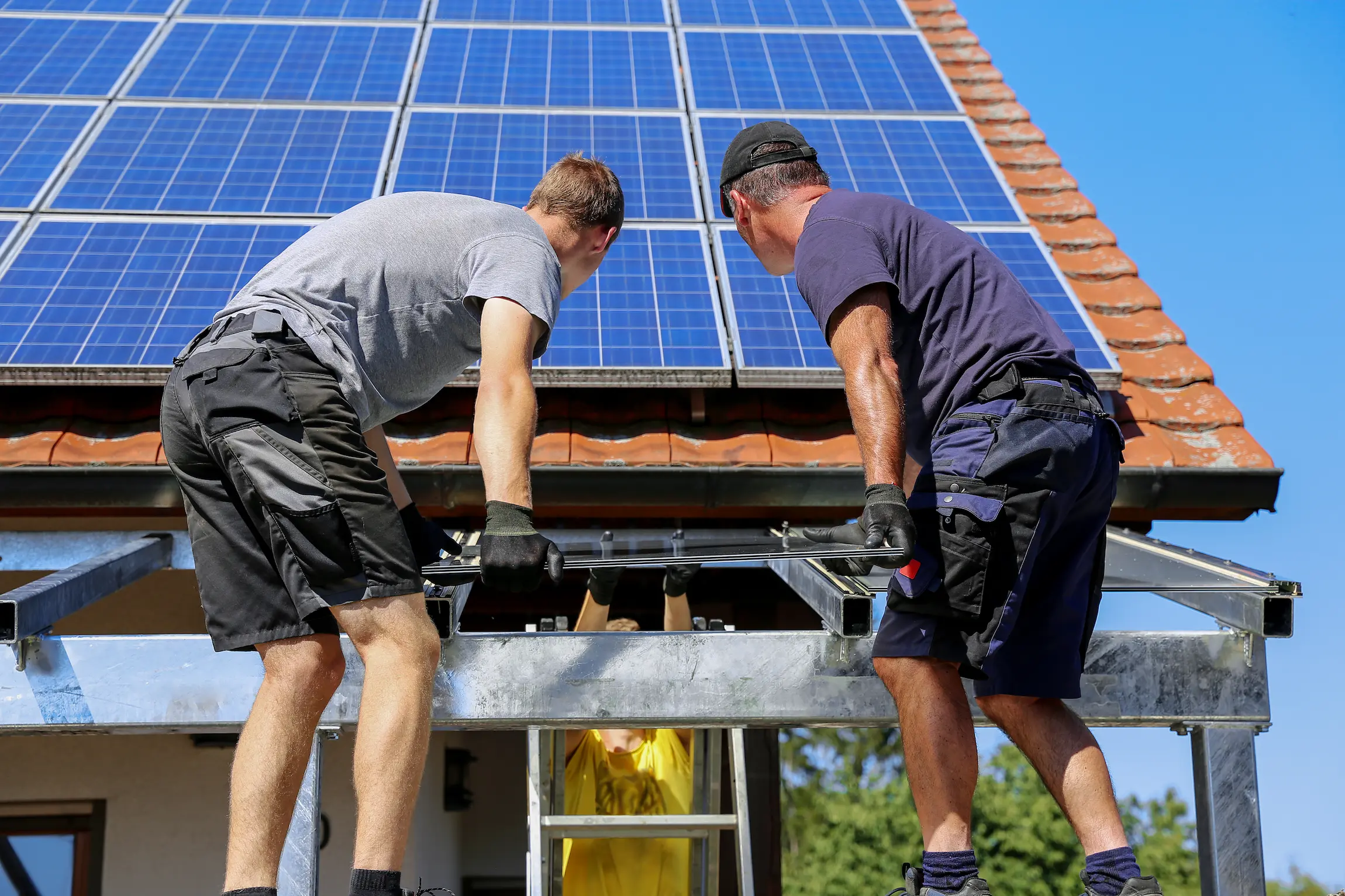 Professional installation of a glass roof