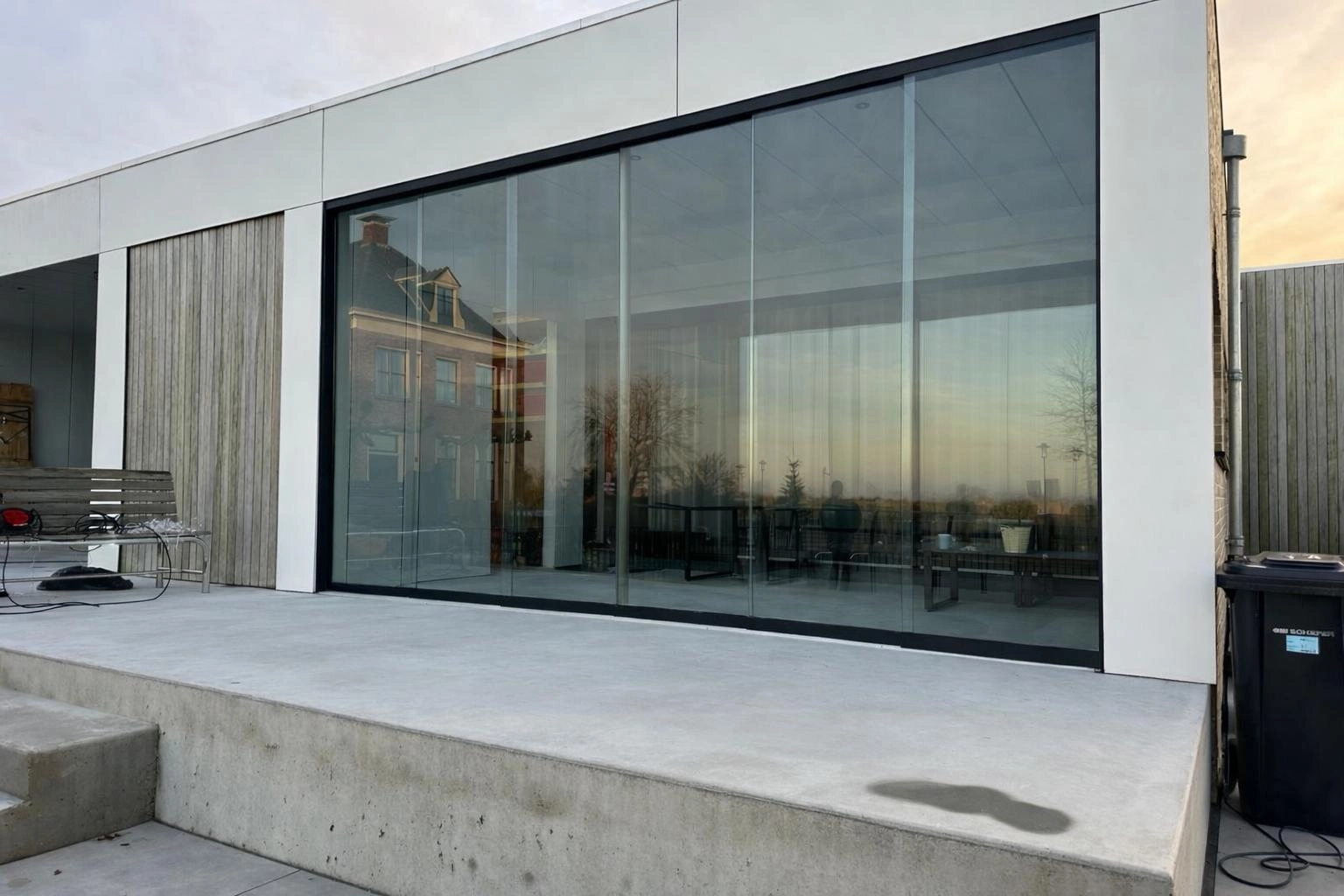 Sliding wall